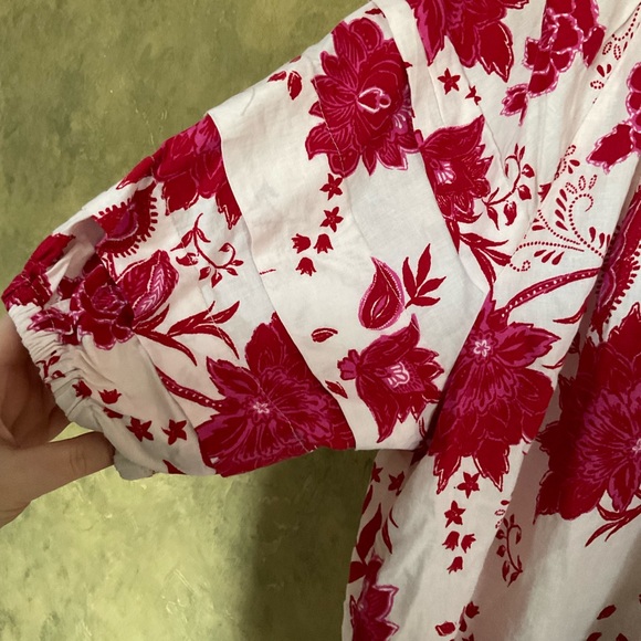 4our Dreamers Linen Blend Floral Pintuck Peasant Top - Picture 5 of 6